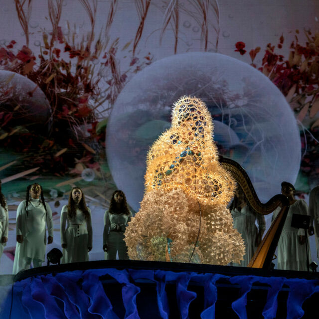 Björk bringt am 28. November ihre atemberaubende "Cornucopia"-Show in unsere Halle! 🎤 

Mit ihrer unverkennbaren, avantgardistischen Musik und atemberaubendem Bühnendesign taucht das Hallenstadion in eine neue Welt ein. Bist Du bereit für ein einzigartiges, audiovisuelles Erlebnis?

@gadget_ch 
📷: Santiago Filipe
#björk #hallenstadion #zuerich #cornucopia #avantgarde #music #singer #event